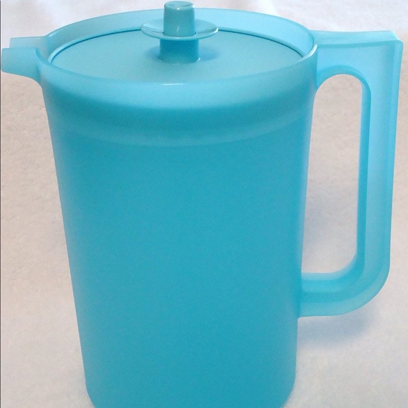 Tupperware Classic Sheer Pitcher - 1 Gallon - Picture 1 of 5